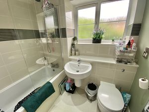 Family Bathroom/WC- click for photo gallery